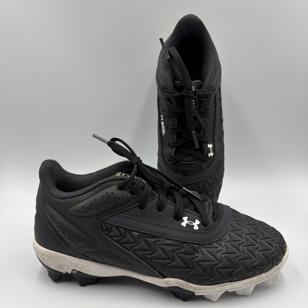 Under Armour Yard Football Turf Training Shoes Cleats Black White size 3.5 Y
